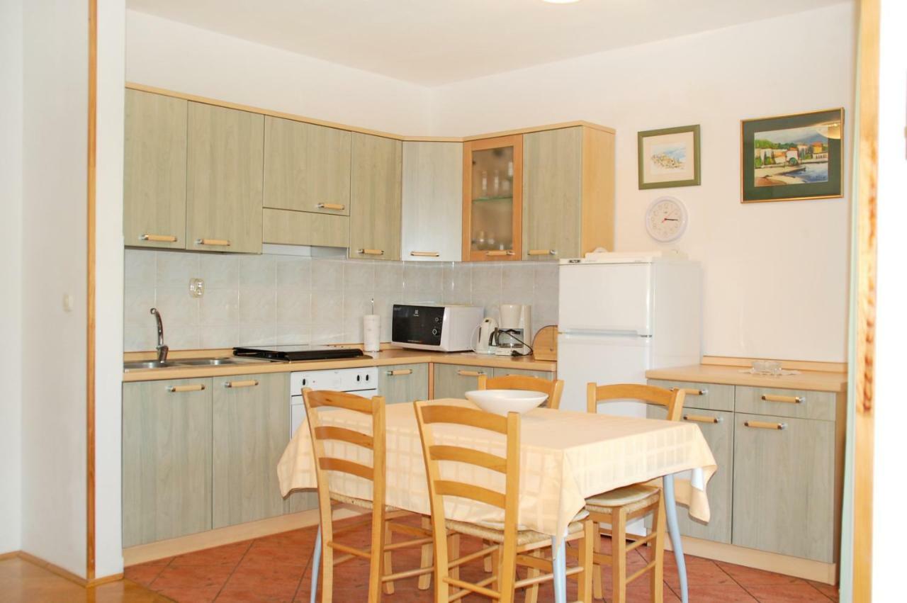 Apartment Branko With Free Parking Ičići Eksteriør bilde