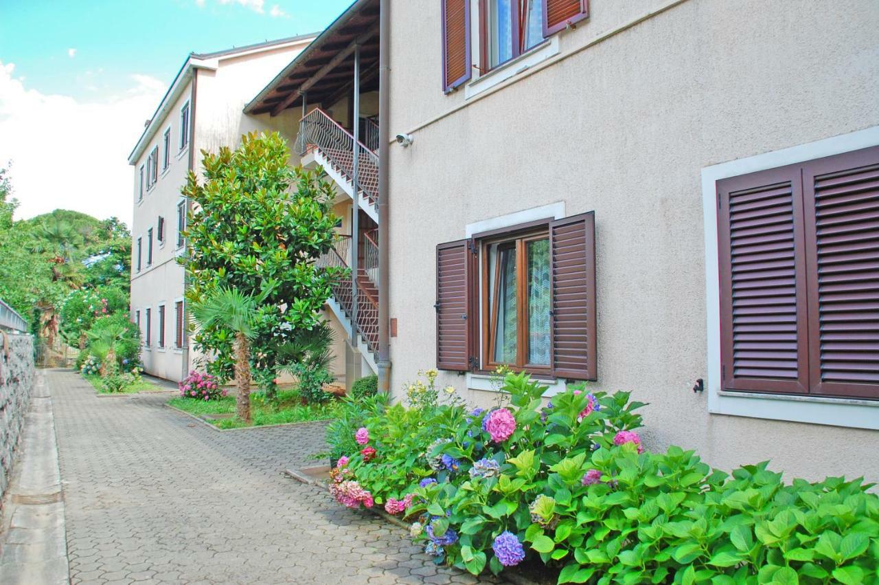 Apartment Branko With Free Parking Ičići Eksteriør bilde