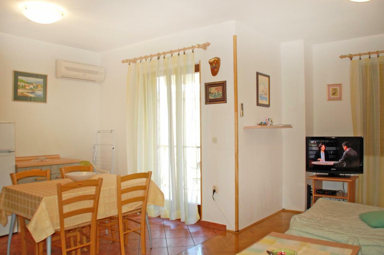 Apartment Branko With Free Parking Ičići Eksteriør bilde