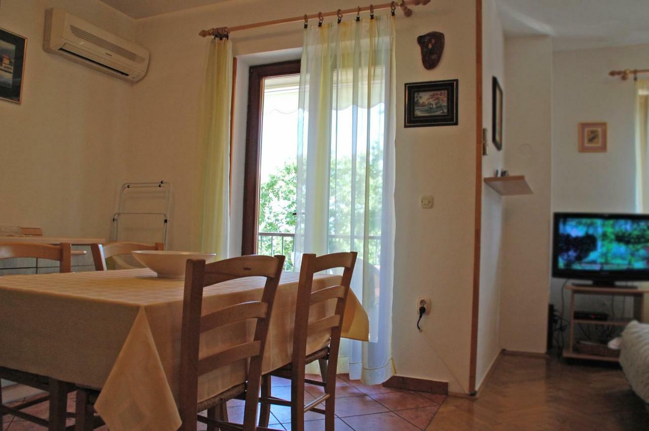 Apartment Branko With Free Parking Ičići Eksteriør bilde