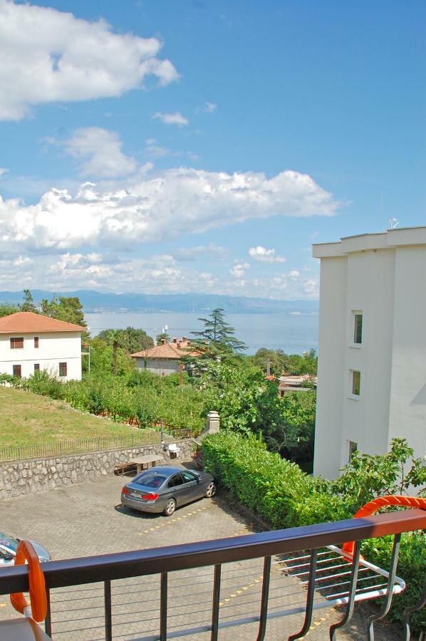 Apartment Branko With Free Parking Ičići Eksteriør bilde
